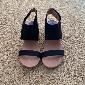 NEVER WORN Low wedge sandals